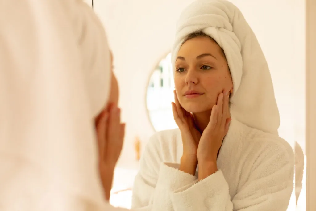 cuidados-com-a-pele-skincare-scaled.